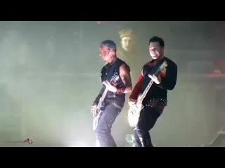 Rammstein, танцует тилль