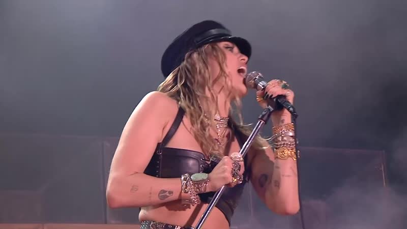 Miley cyrus “mother’s daughter” official live performance at tinderbox festival