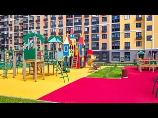 Оскорбившая детей инвалидов петербурженка спряталась дома