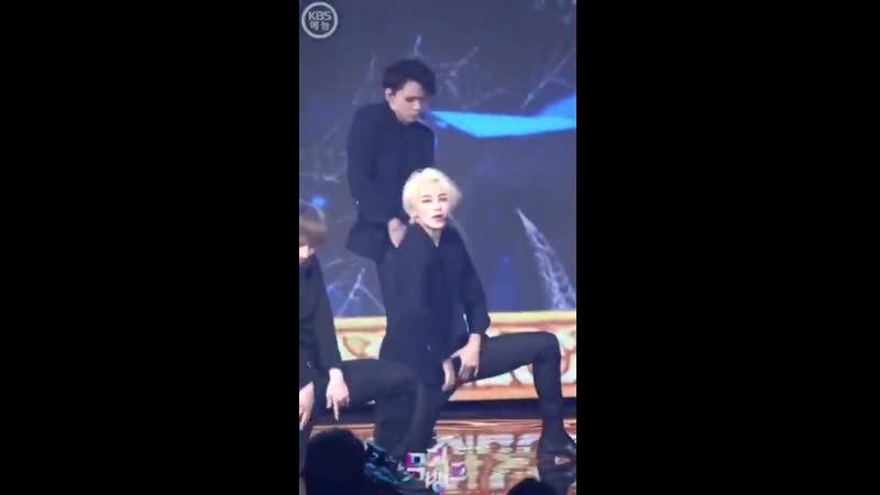 Джонхан фанкам ( маленький стриптиз)