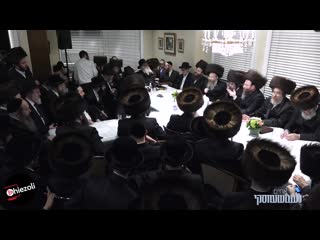 Modzitzer kumzitz in boro park, pesach 5779 קומזיץ בבארא פארק חול המועד פסח תשע״ט מודז'יץ