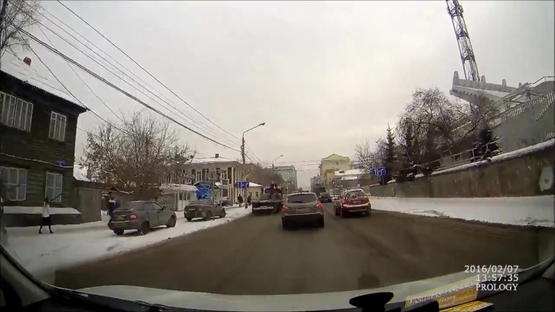 Красноярские полицейские сбили пешехода, пытаясь избежать дтп