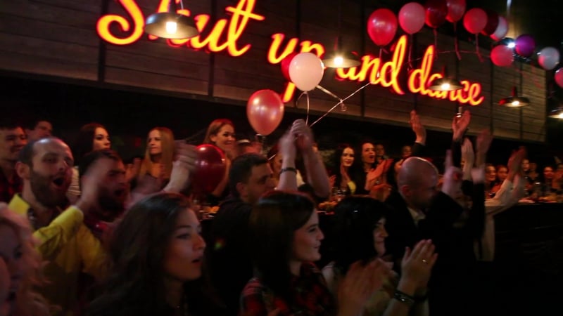 18 лет бару "гадкий койот"