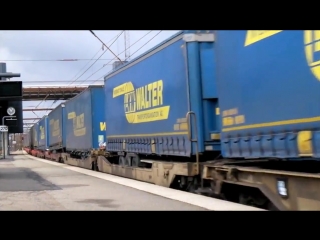 Db 185 323 0 med trailertog