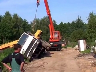 Автокран ивановец вытащили из болота