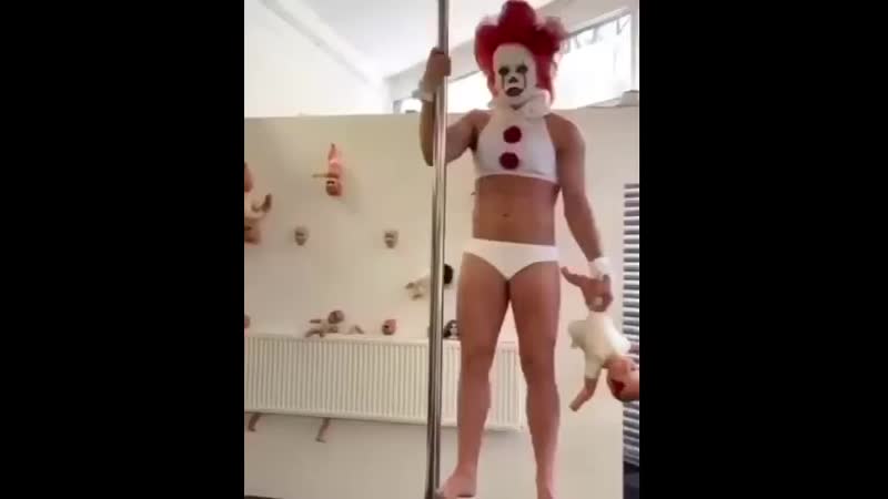 Заказал другану стриптизершу в подарок, но забыл прочитать отзывы