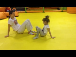 Capoeira porn (rda capoeira) вика помогает аришке на тренирое