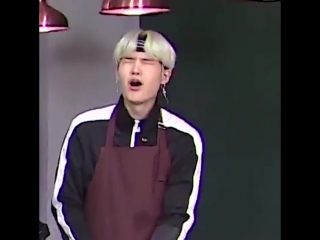 Yoongi’s face while cutting onions