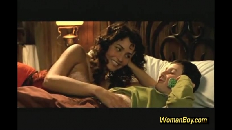 (домашнее порно) да мама, уроки сделал, поел, уже в постели