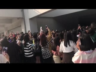 240917 k armys' fanchants outside the venue during bts' rehearsal