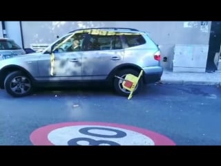 Idoso ensina como retirar bloqueador da emel