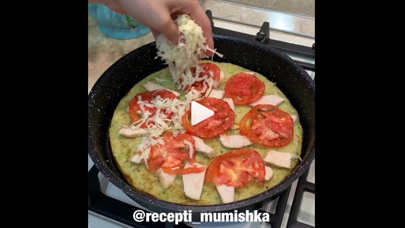 Кабачковая пицца на сковороде (ингредиенты указаны в описании видео)