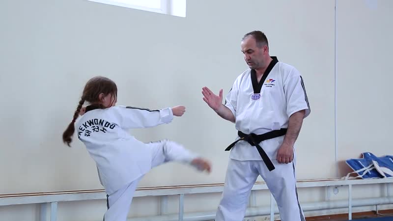 Алим камилов тренироа по тхэквондо