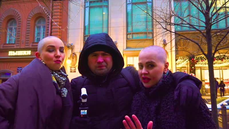 Гламурных телочек побрили налысо в центре питера