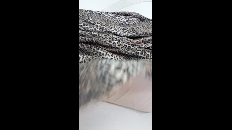 Хлопково вискозный плюш кавалли на столе