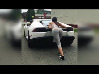 Yovanna ventura pushing lambo