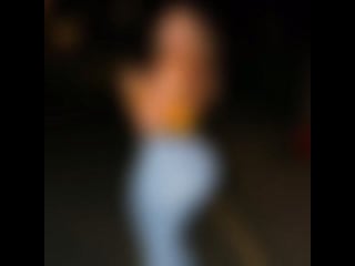 Девушки с широкими бёдрами в джинсах