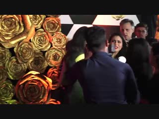 Kajols rude behavior towards vicky kaushal media at lux golden rose awards 20
