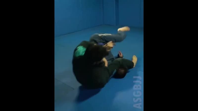 Уничтожаем черепаху соперника выходом на армбар eybxnj;ftv xthtgf[e cjgthybrf ds[jljv yf fhv,fh