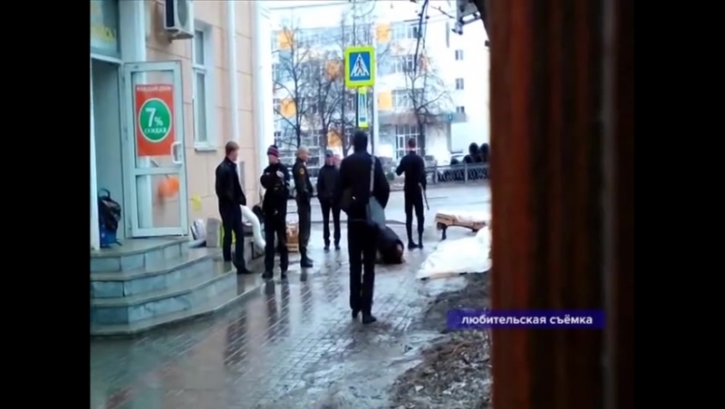 В уфе в центре города охранники аптеки избили инвалида