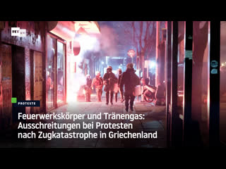 Feuerwerkskörper und tränengas ausschreitungen bei protesten nach zugkatastrophe in griechenland