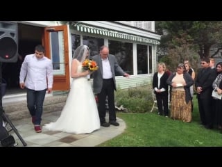 Dad surprises daughter by walking her down the aisle at her wedding