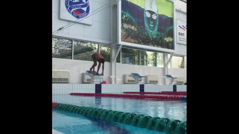 Приклеился к тумбочке