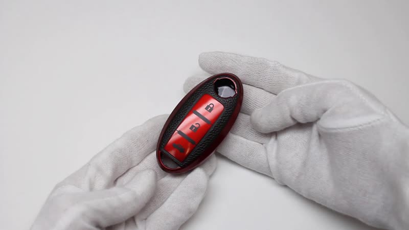 Красный чехол на ключ nissan силиконовый