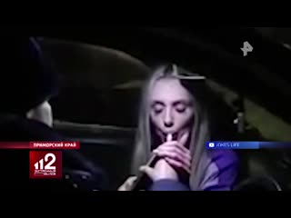 Пьяная автоледи эротично овладела алкотестером