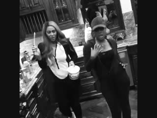 Cooking karaoke tamar braxton and toni braxton dancing and singing to mariah carey’s hit heartbreaker