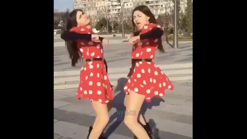 Справа явно жестче порется ))