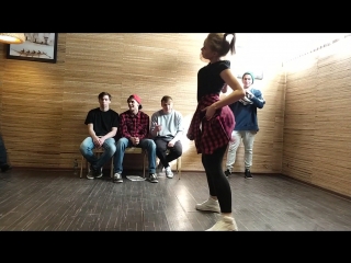 Battle трёх / две софы