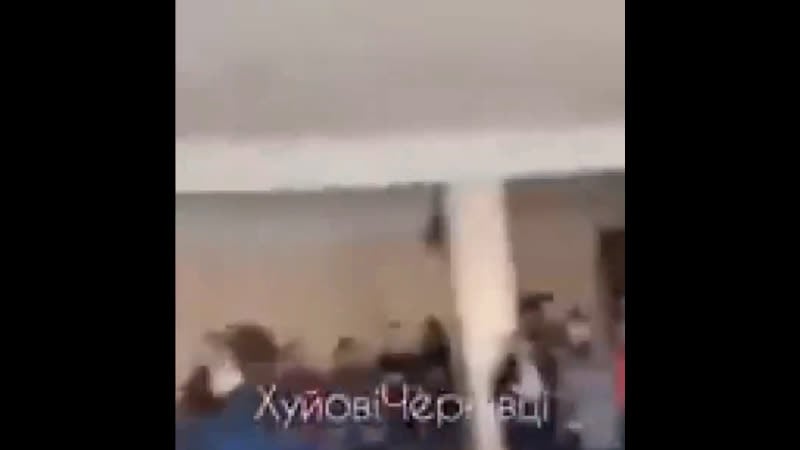 Юнак, овладев приёмами боевого гопака, отразил агрессию дивчины их нравы