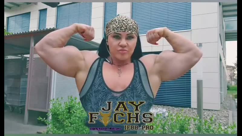 Позирование огромной бодибилдерши jacqueline fuchs💪🏻