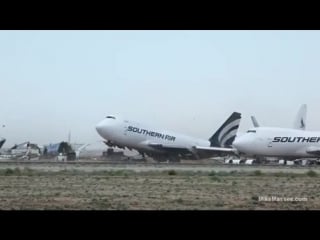 Planes are really made for flying this 747 sitting in a boneyard in mojave, california tried to take to the skies one last time