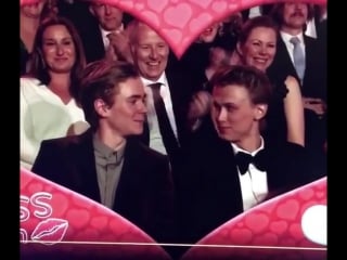 Kiss| henrik holm & tarjei sandvik moe