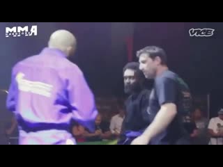 Курят шмаль перед боем