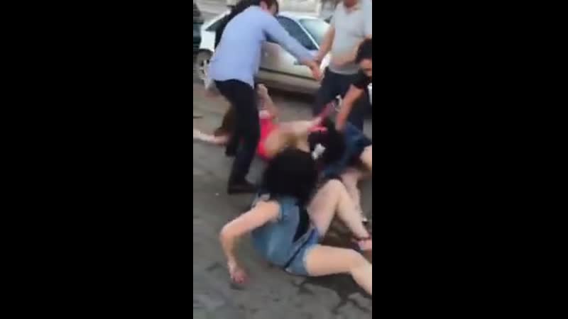 Вписка типичные шкуры, драка, замес, орут как резаные, не поделили парней