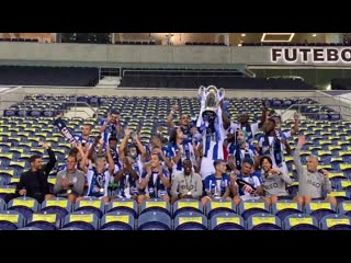 A festa dos campeões na bancada do dragão