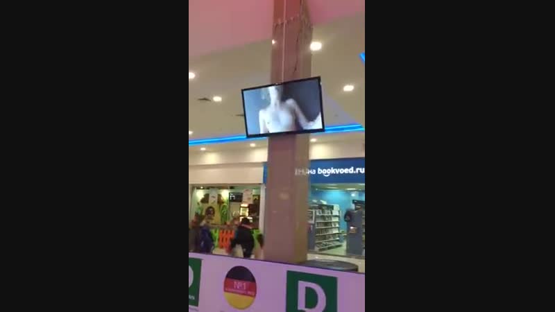 Массовое катание на коньках и анал на экране