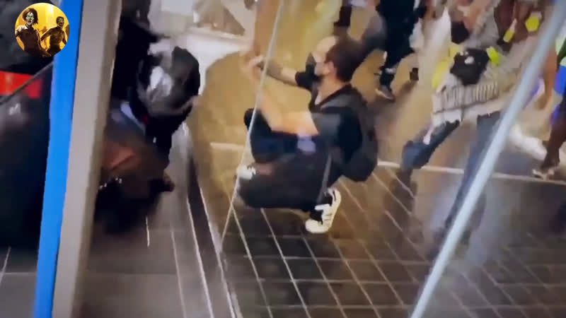 Как макроновские эцилоппы мадемуазель палками резиновыми натыкали, за отсутствие маски их нравы