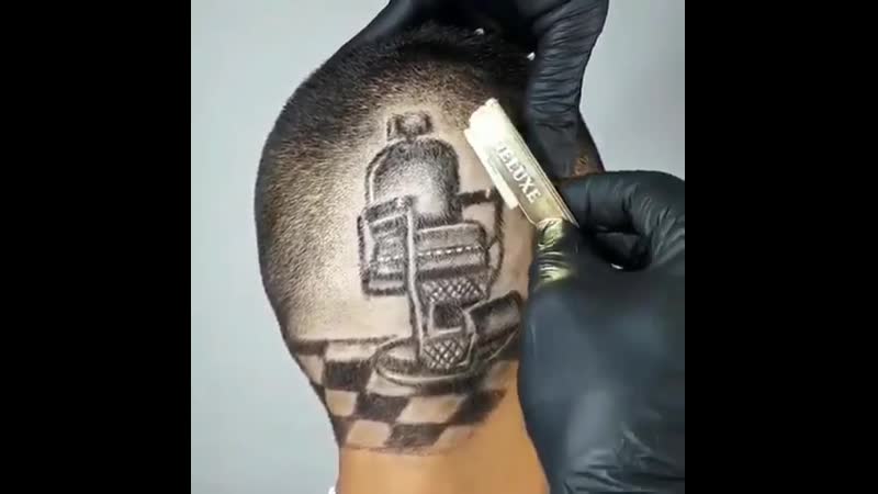 Парень любит кресла в барбершопе