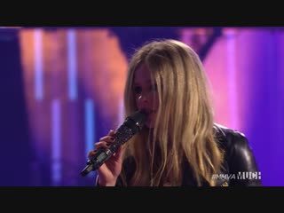 Avril lavigne here's to never growing up (live @ mmva )