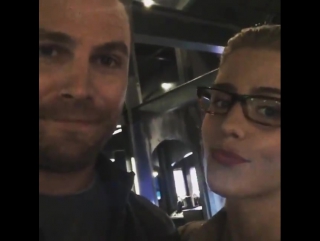 Stephen amell & emily bett rickards thank olicity fans for the shipoftheyearaward