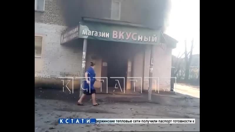 Чтобы отомстить за жену продавщицу, муж облил бензином и поджог магазин