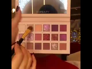 Палетка nude huda beauty