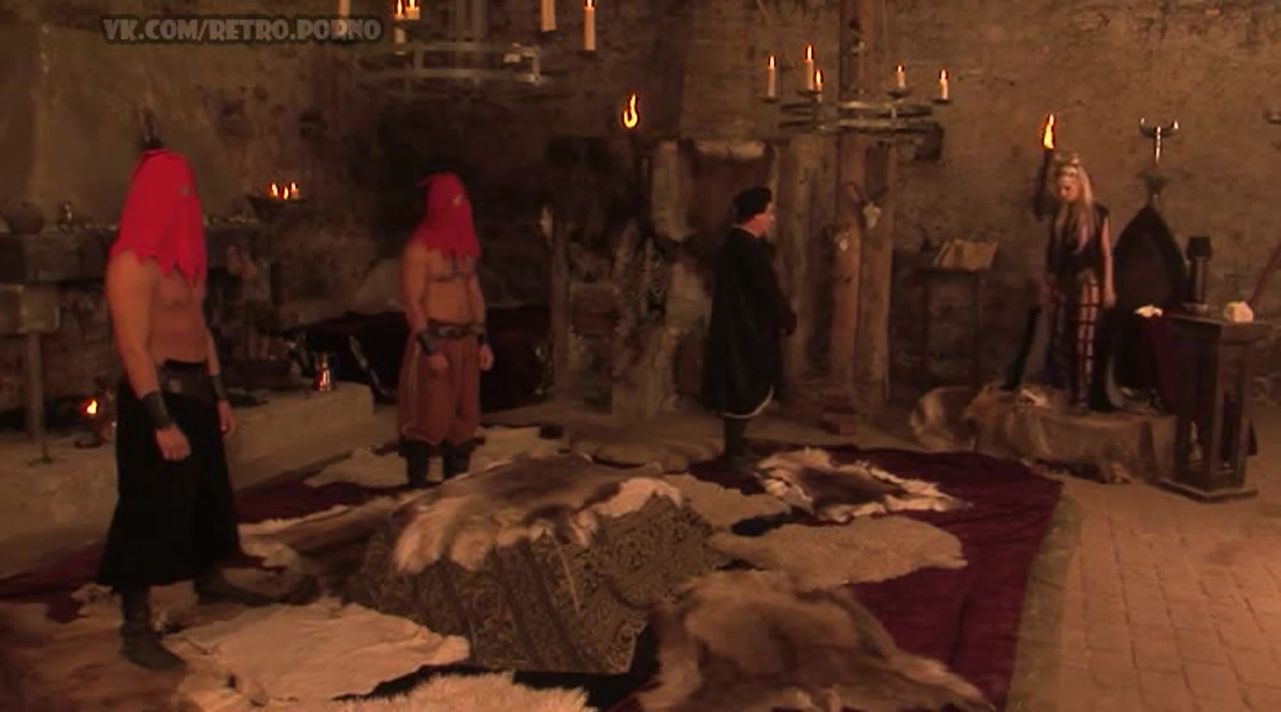 Шығару құбырымен жыныстық қатынас Олар төбелесіп, мысықтарын ысқылайды