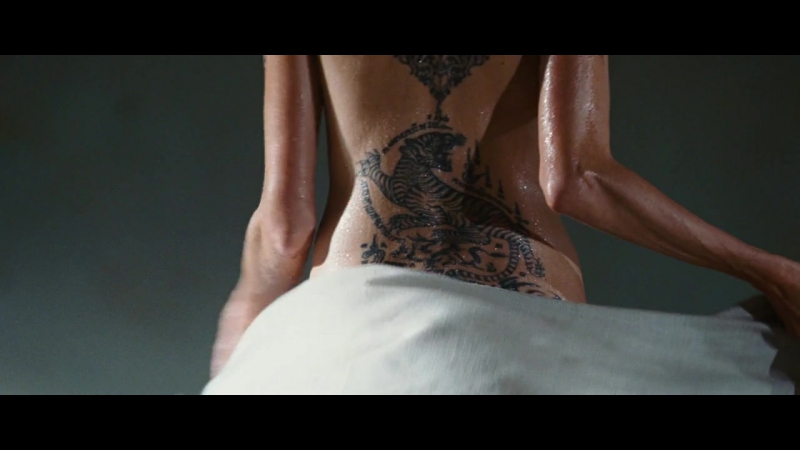 Анджелина джоли (angelina jolie) голая в фильме «особо опасен» (2008)