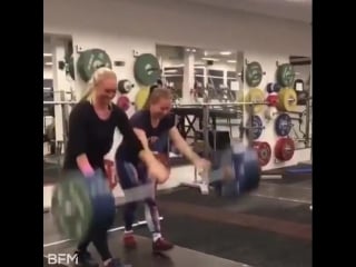 Супер девченки! синхронность поражает