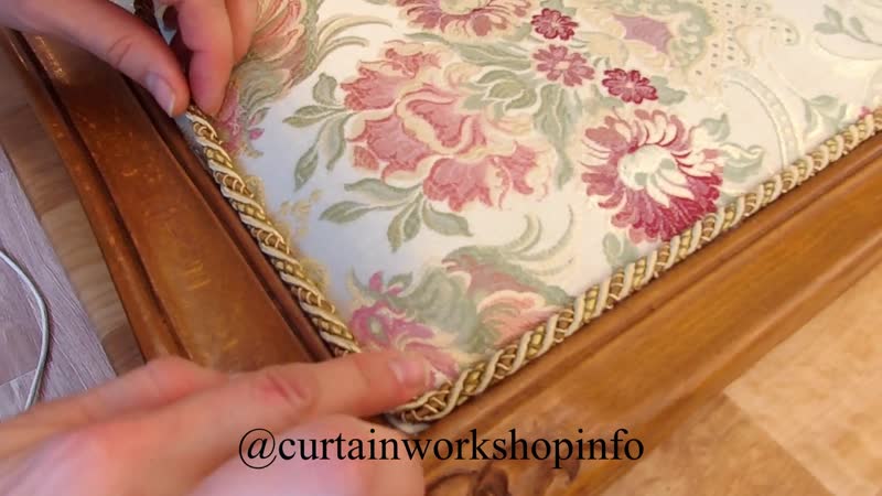 Табурет и изголовье кровати